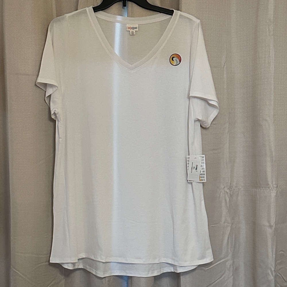 LuLaRoe Christy V-Neck Tee w/graphic